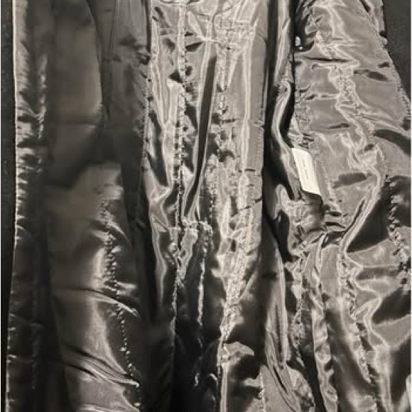 100% wool coat with warm lining.  Was purchased in Europe.  Brand new. Size S/M - Picture 4 of 5